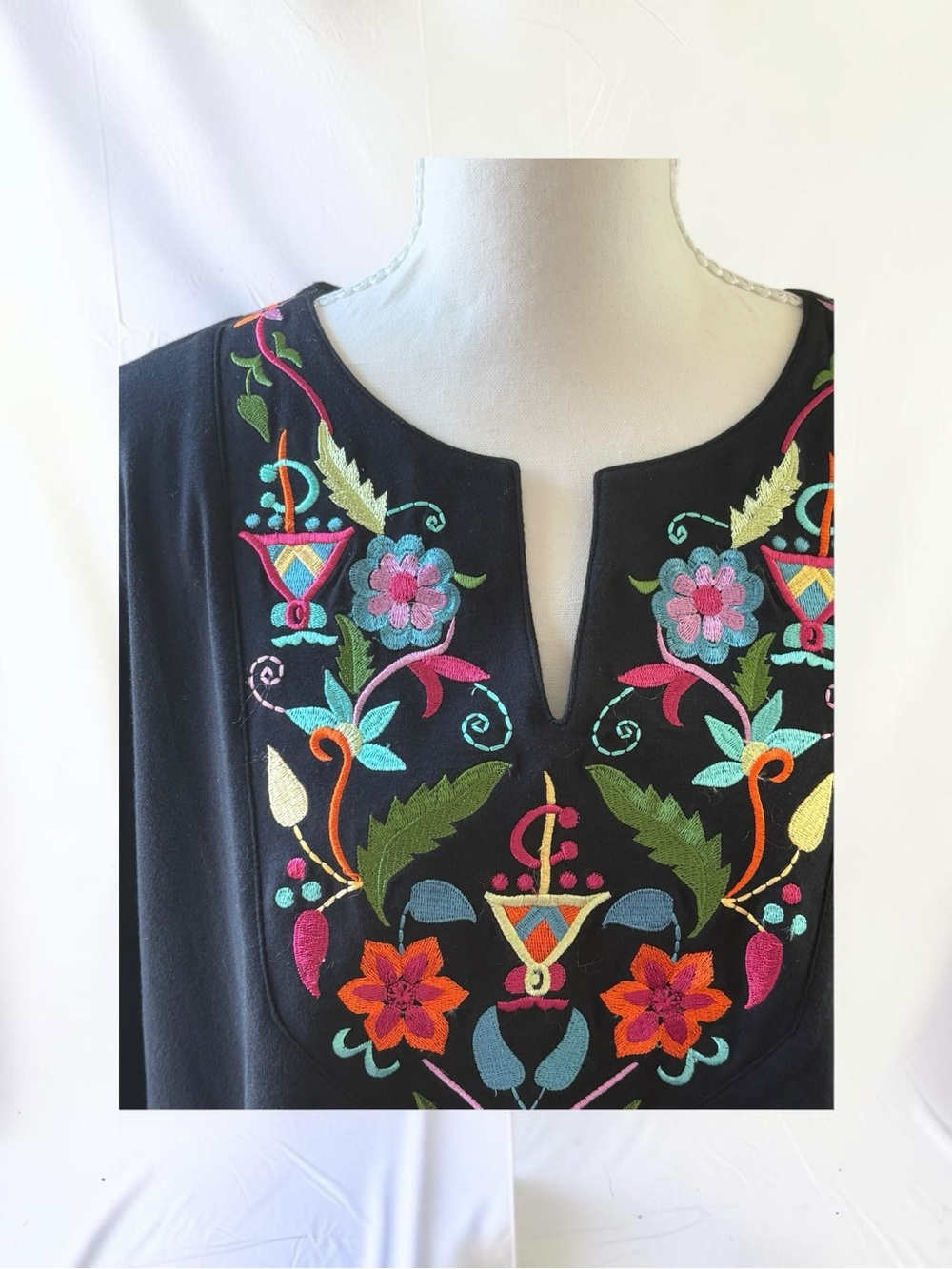 Susan Graver Embroidered V-neck Black Blouse, Women's Size L - Picture 4 of 7